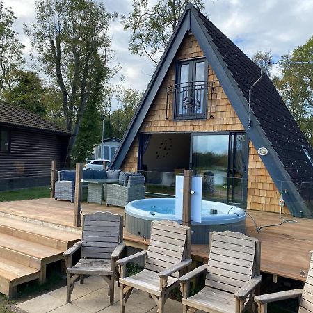 Widgeon Bespoke Cabin Is Lakeside With Private Fishing Peg, Hot Tub Situated At Tattershall Lakes Country Park ภายนอก รูปภาพ