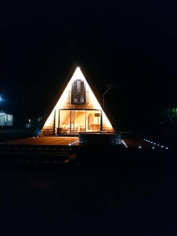 Widgeon Bespoke Cabin Is Lakeside With Private Fishing Peg, Hot Tub Situated At Tattershall Lakes Country Park ภายนอก รูปภาพ