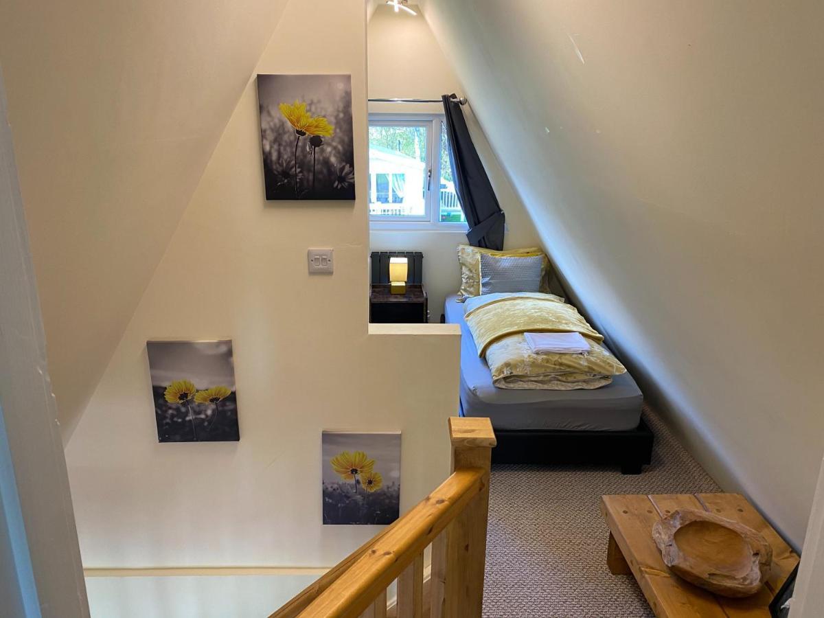 Widgeon Bespoke Cabin Is Lakeside With Private Fishing Peg, Hot Tub Situated At Tattershall Lakes Country Park ภายนอก รูปภาพ